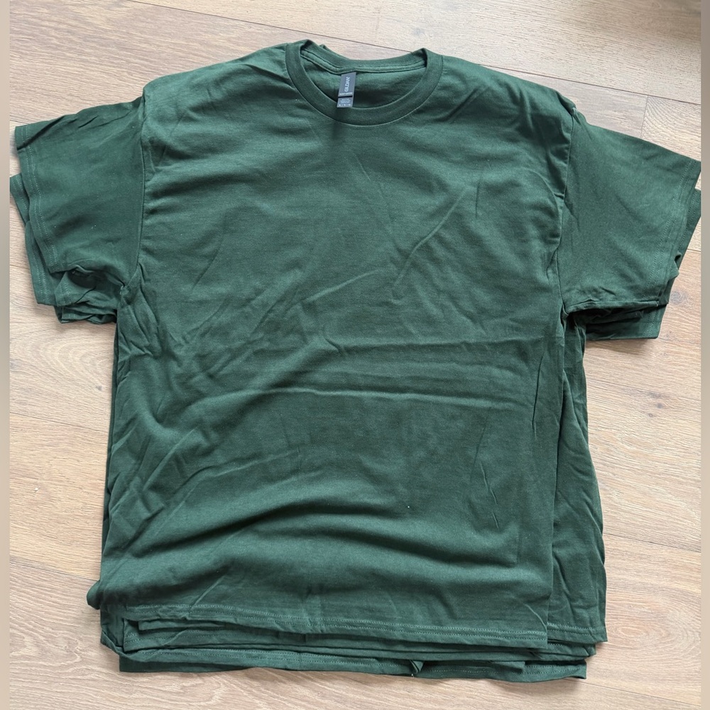 Lot of 5 - Gildan Heavy cotton blank t-shirt. Unisex large in dark green. New
